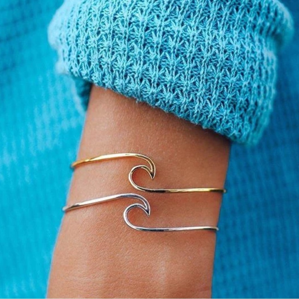 PURA VIDA Wave Cuff in Gold